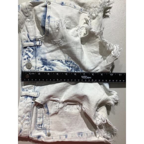 Altar’d State Denim Shorts Women’s Size 28 – Cloud Wash, Distressed, Fringe - Picture 6 of 8